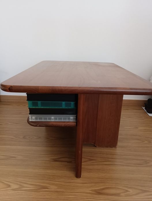 Mesa em madeira maciça - CERNE
