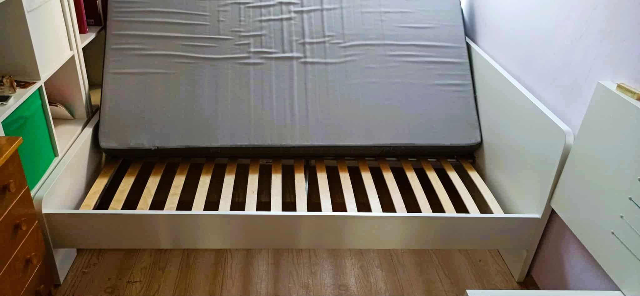 Łóżko IKEA SCORVA 140 x200 cm + materac jak nowy gratis - stan idealny