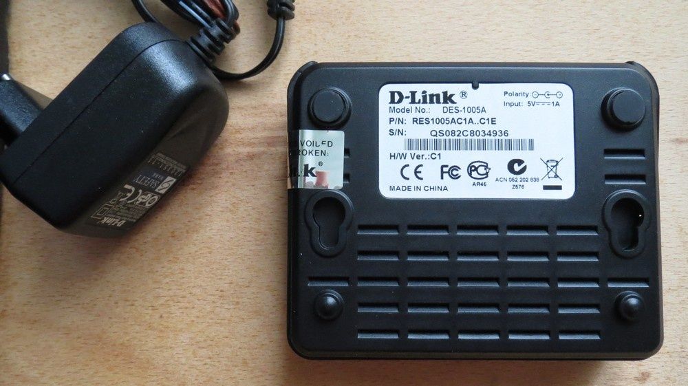 Модем D-Link DSL-2540U и Switch D-Link DES 1005A