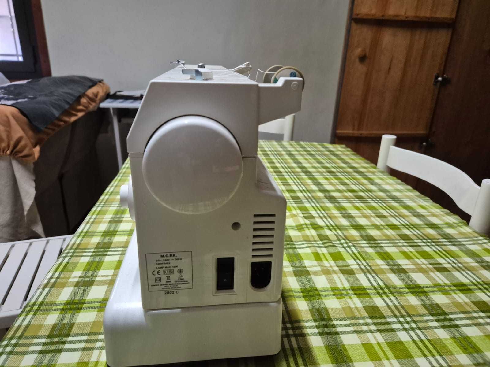 Máquina de Costura SINGER