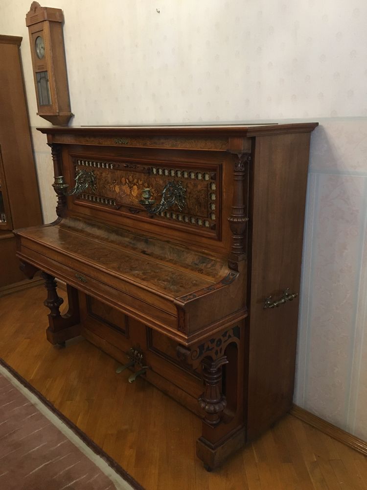 Антикварное пианинно
