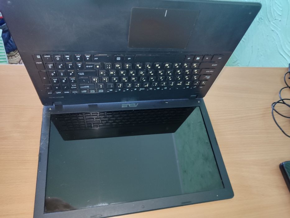 Ноутбук на запчасти