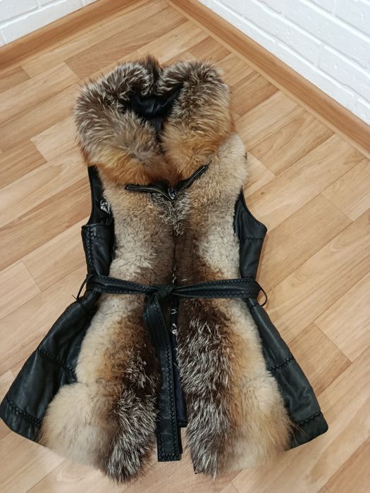Продам желетку натуральную кожа +мех