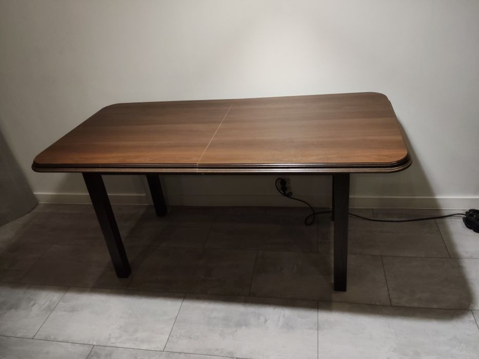 Stół+krzesła Rozkładany stół z 8 krzesłami - komplet