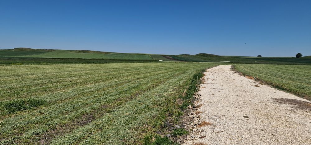 Działka budowlana.. 6x domów