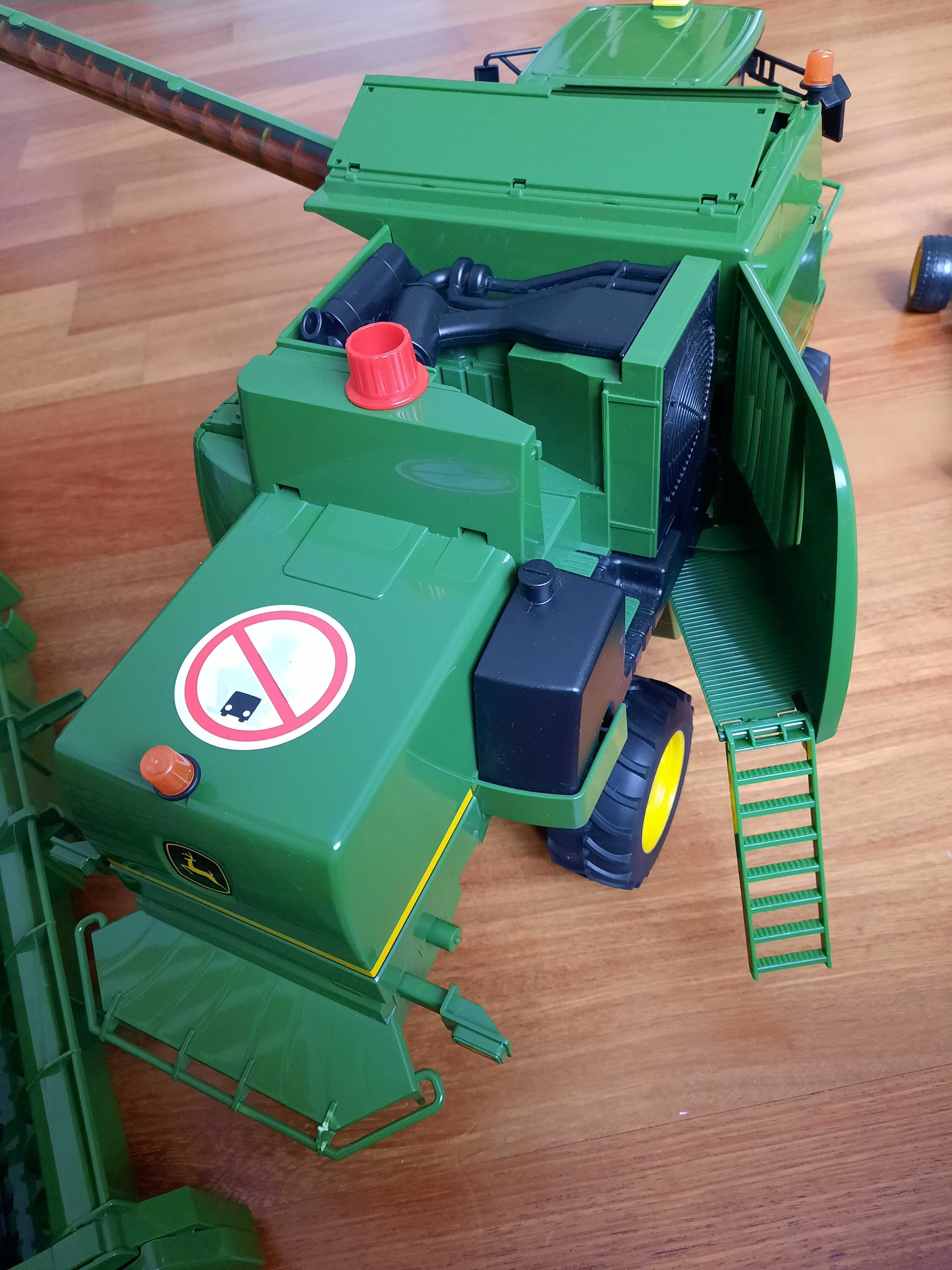 Bruder kombajn John Deer z przyczepą