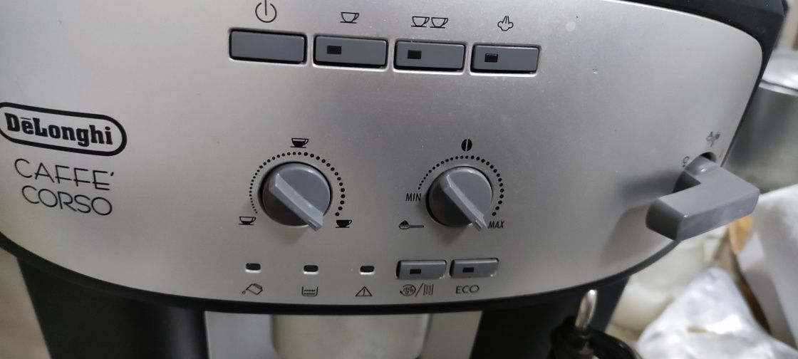 Продам кавоварку Delonghi caffe corso