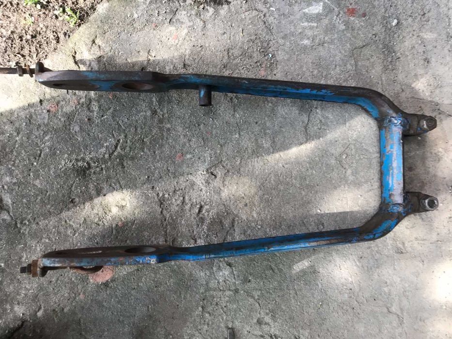 На ИЖ 49 маятник, втулки, ось.