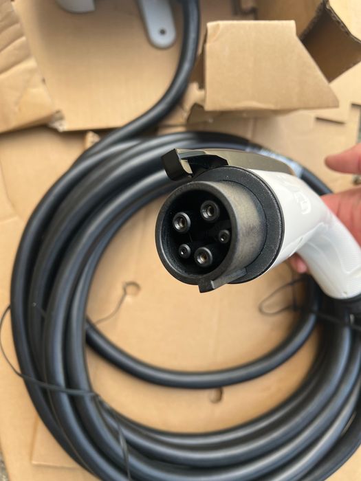 Зарядна станція Eluminocity 32A type 1 RFID card