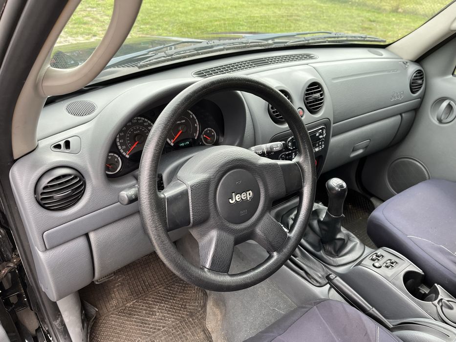 Jeep Cherokee KJ 2.4 ben 05r 140tys km