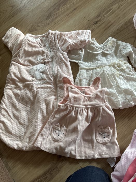 Wyprawka, Zestaw ubranek dla dziewczynki, kombinezony, sukienki, Jukki