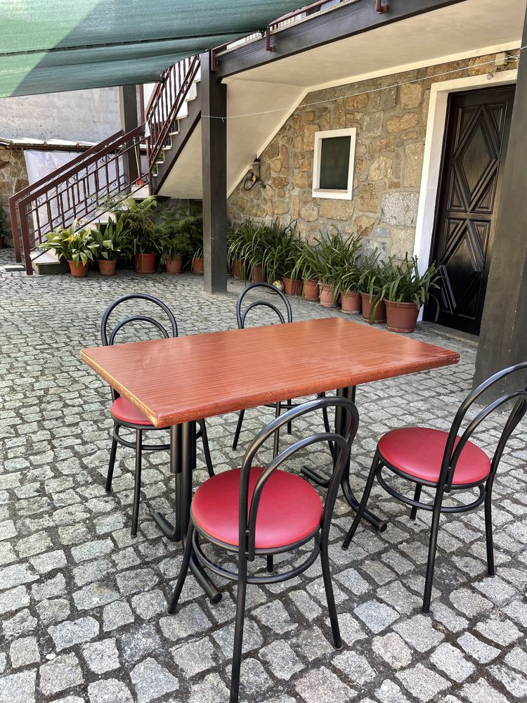 Conjunto mesa mais cadeiras