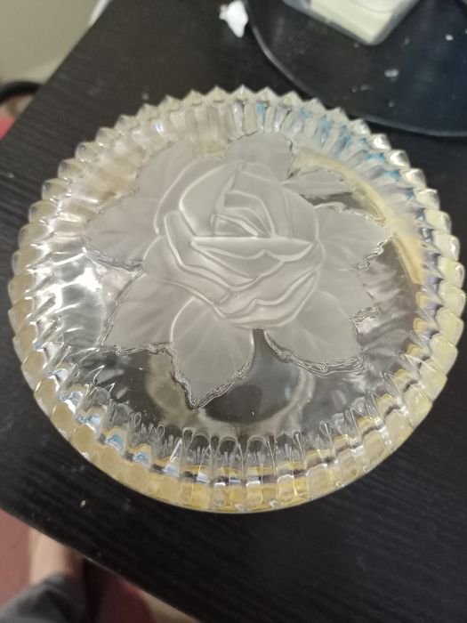 Duża szklana szkatułka róża