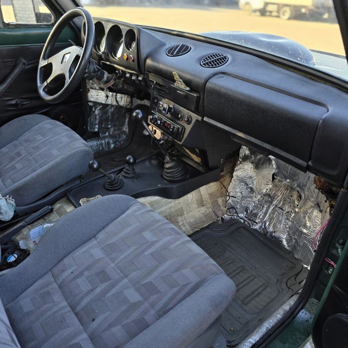 Продаю Ваз 2121 в хорошем состоянии покрашена в Раптор