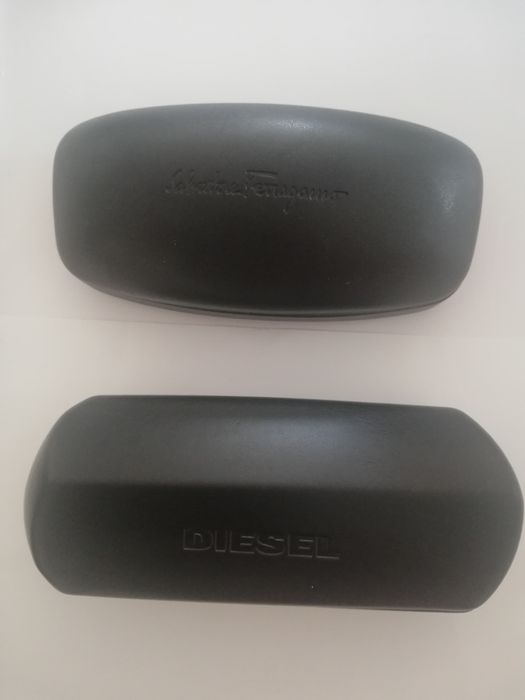 Caixas de óculos Salvatore Ferragamo e Diesel l