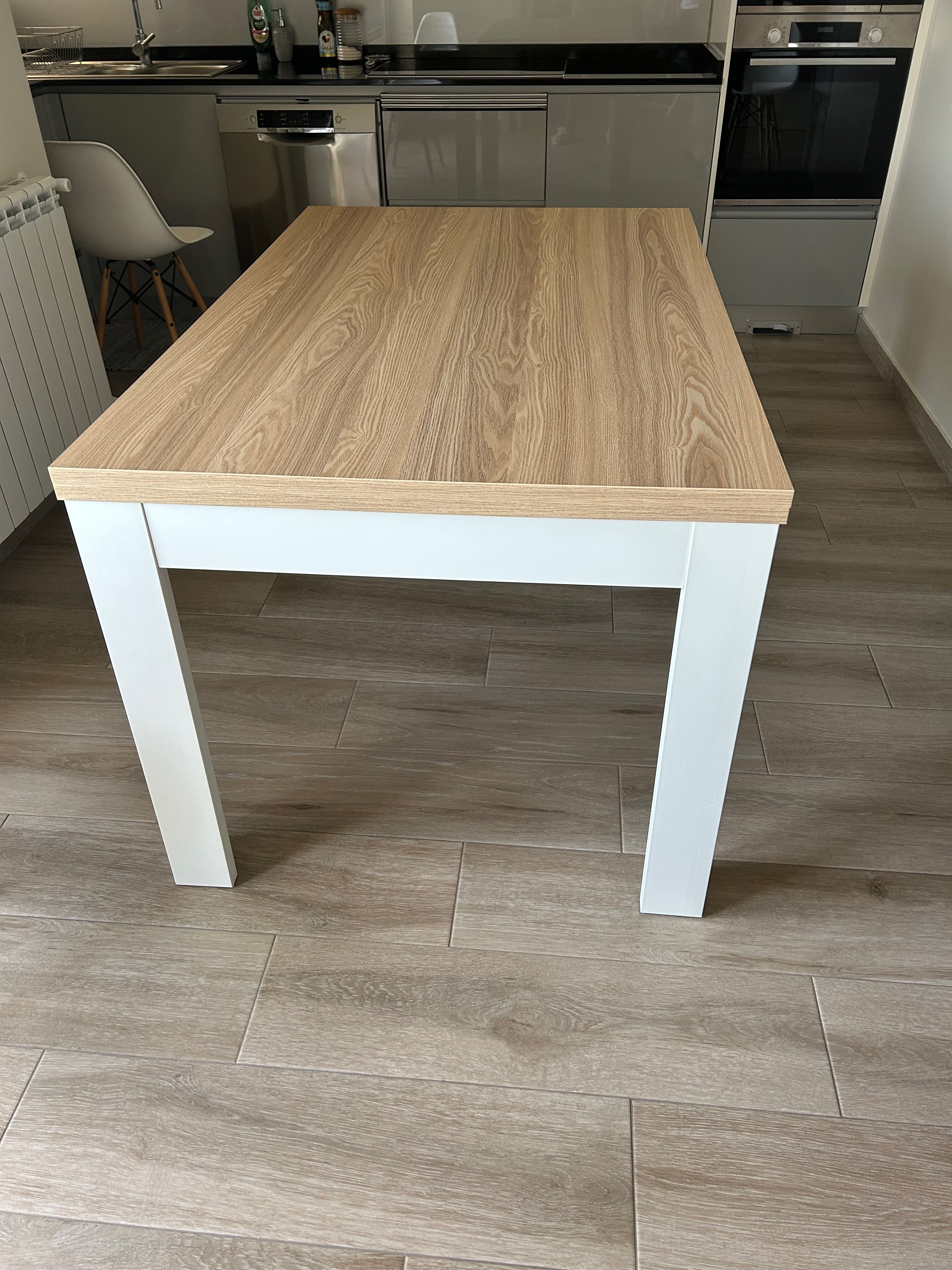 Mesa de Madeira Clara Extensível