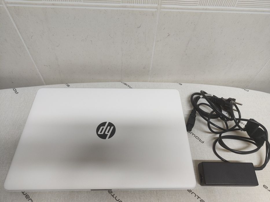 Computador portátil HP 15-bs011np