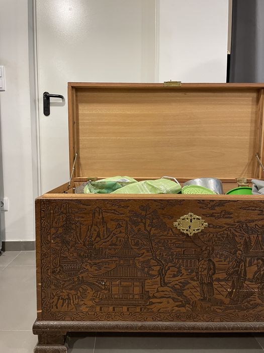 Arca em madeira com muita arrumação