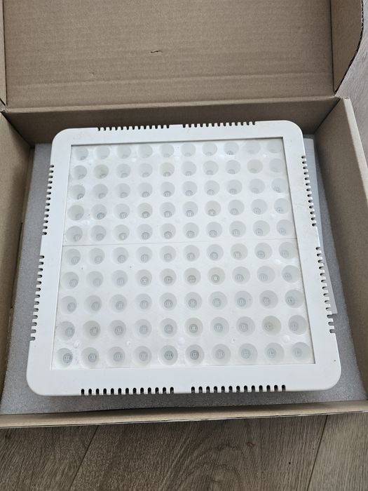 Lampa do roslin ZEED.PL  panel LED do doswietliania roslin 300W