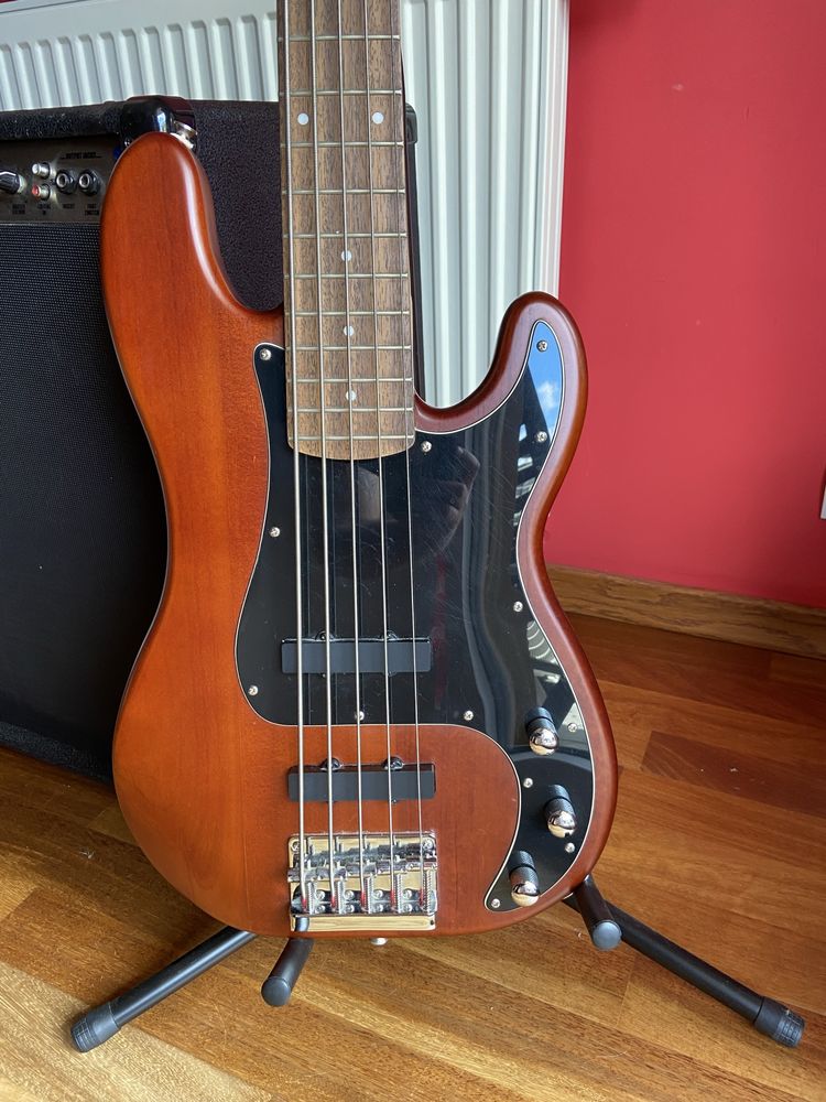 Gitara bassowa Squire Precision Bass 5 strun
