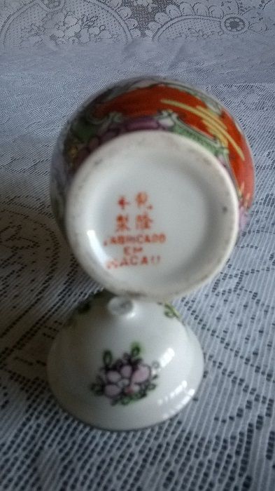 Pote em louça pintado á mão de Macau