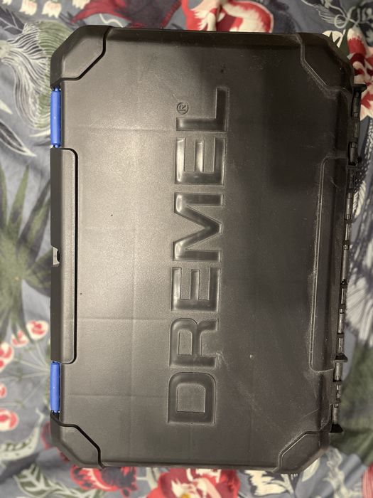 Akcesoria dremel w oryginalnej walizce