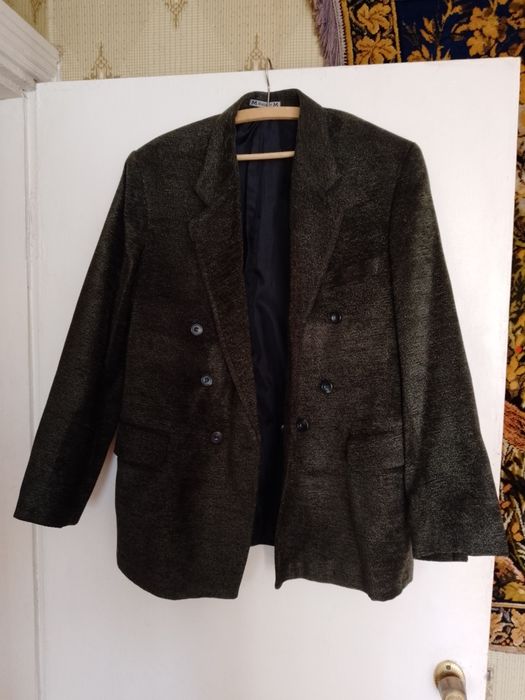 Продається одяг чоловічий.