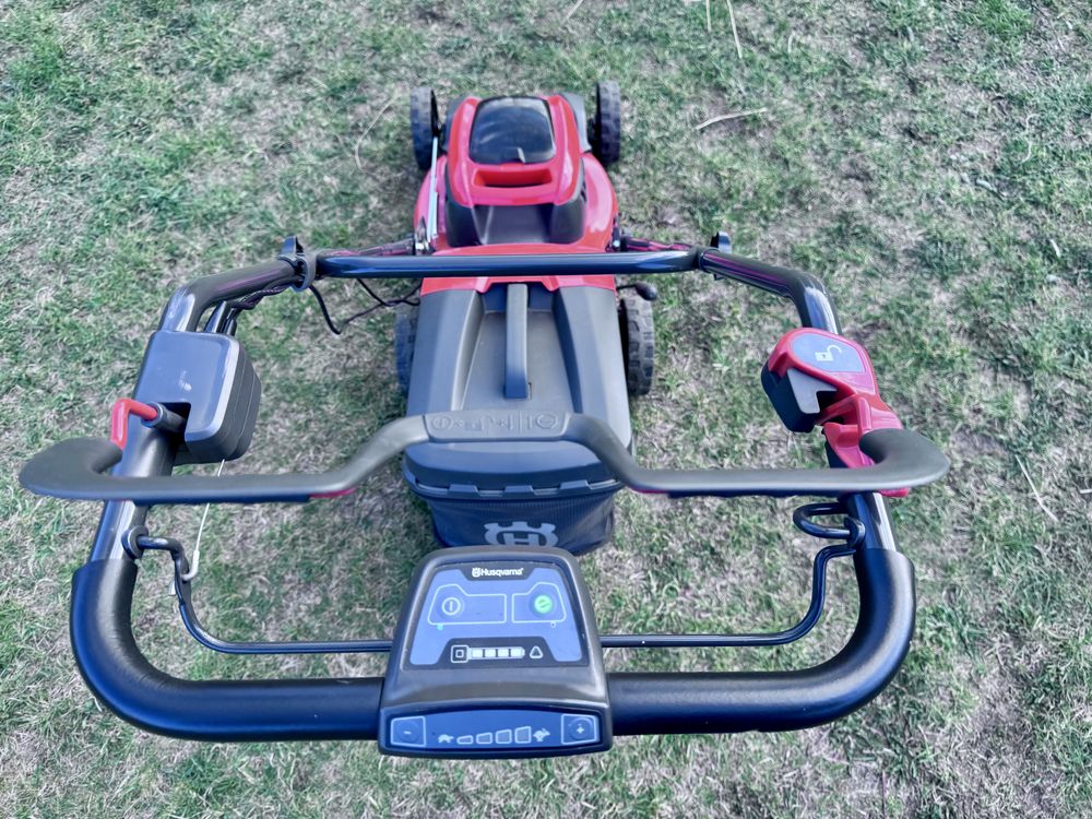 Kosiarka Husqvarna LC 141 IV akumulatorowa napęd  7.5ah Bli30