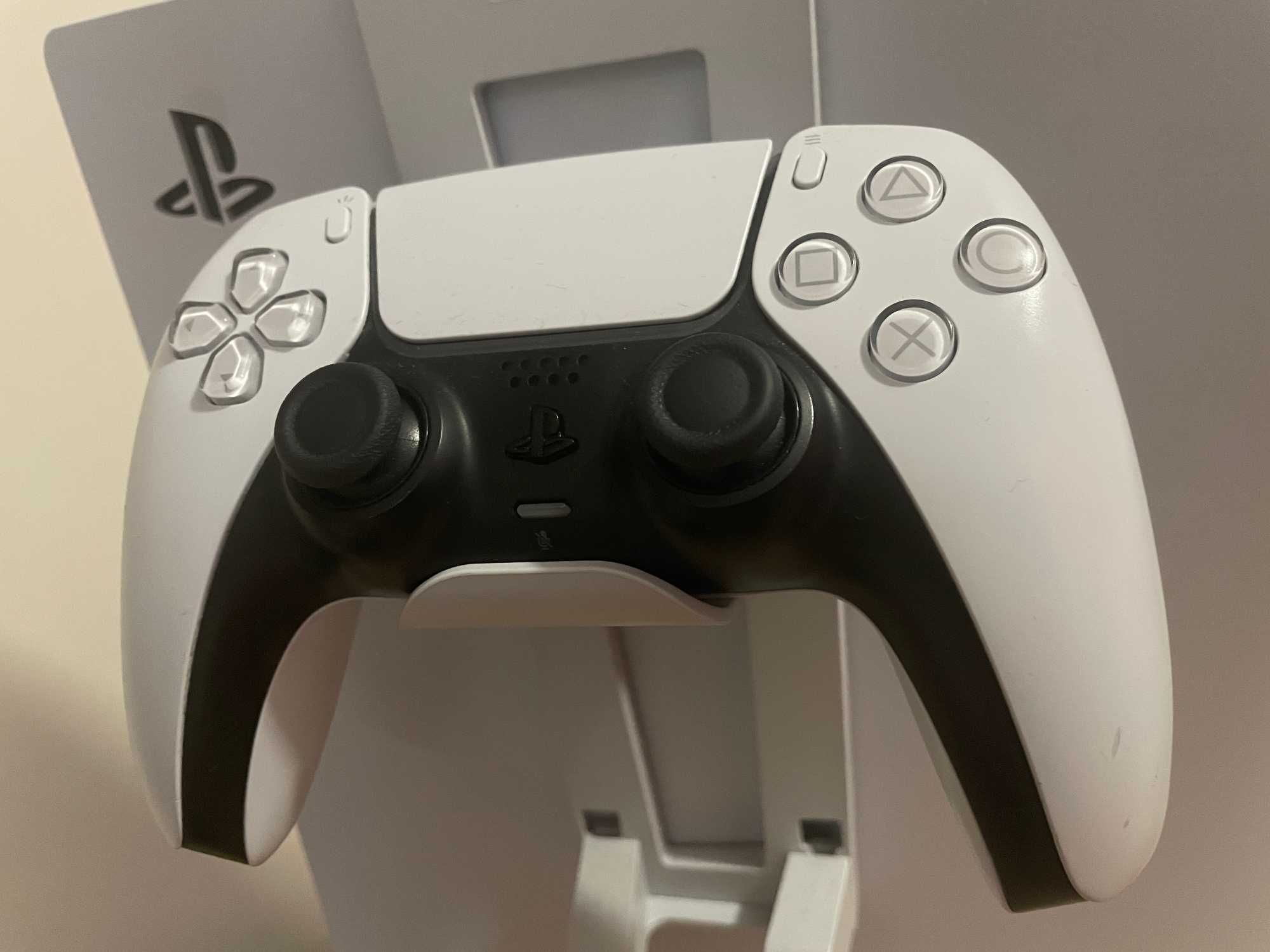 PlayStation 5 z napędem + pad + stojak na pady