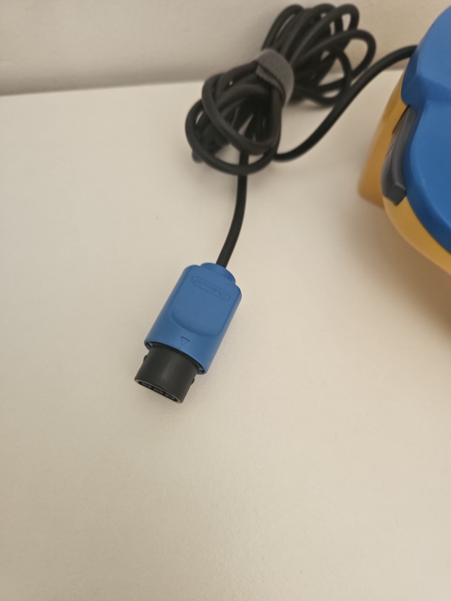 Comando Nintendo 64 Pikachu (edição colecionador)