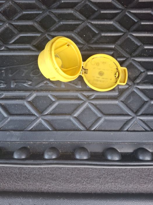 Продам крышку заливной горловины бачка омывателя