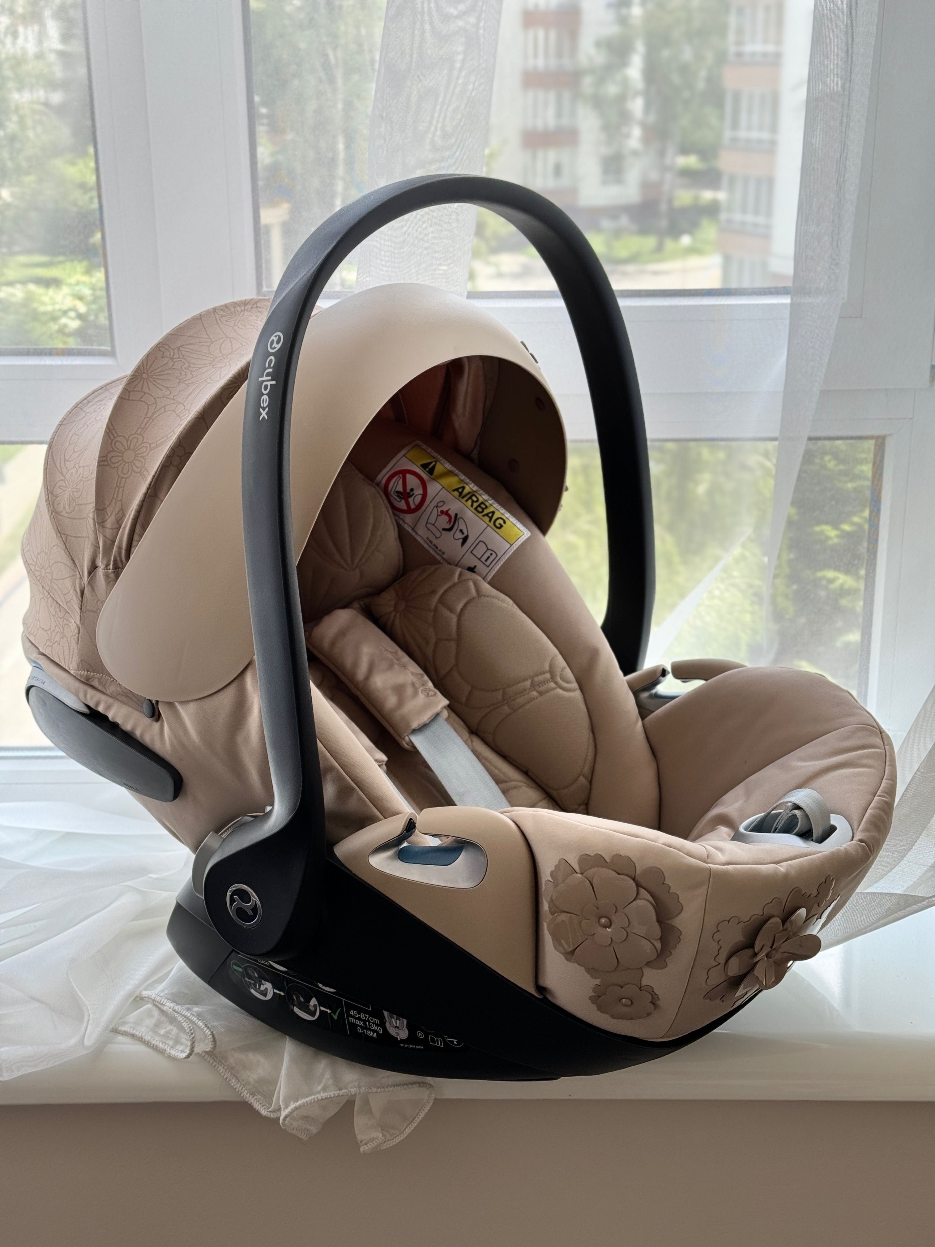 Автокрісло Cybex Cloud Z i-Size SIMPLY FLOWERS BEIGE + адаптери