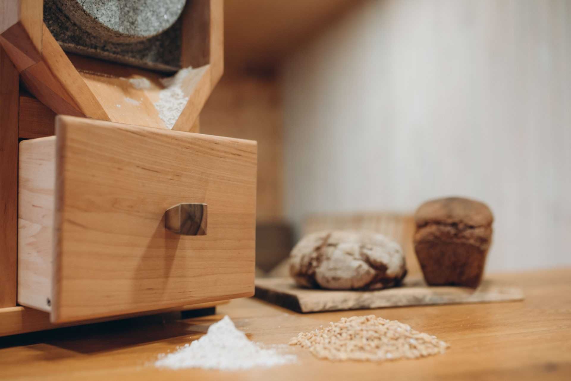 Młyn domowy ręczny z kamieniami młyńskimi H15