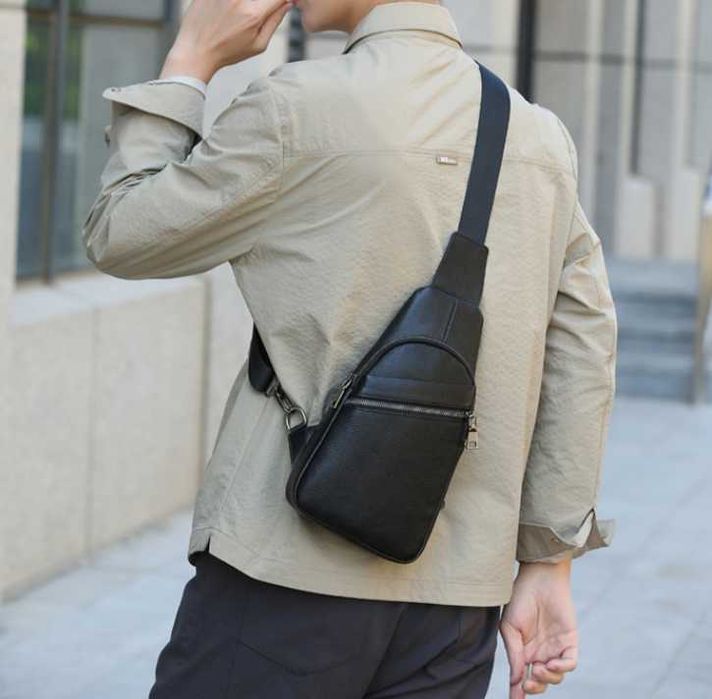 Кожаная мужская бананка на грудь сумка для мужчин из кожи черная слинг