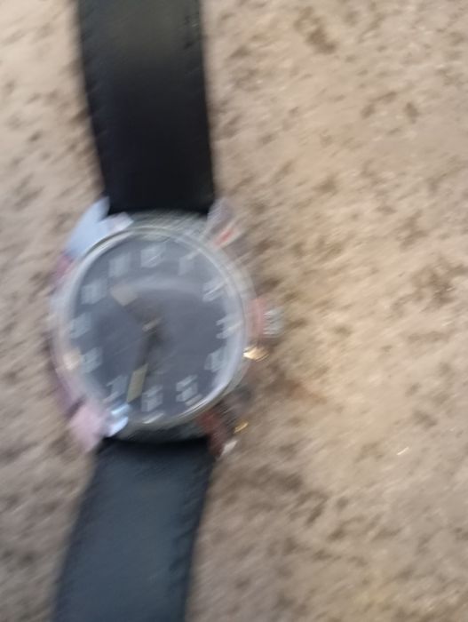 Vendo este relógio muito bonito bom estado a trabalhar muito bem