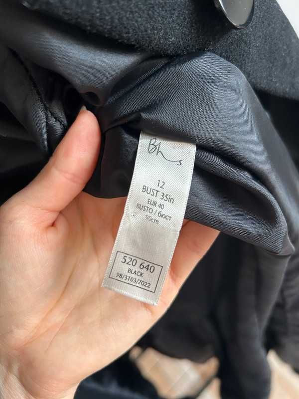 wełniany czarny płaszcz ze sztucznym futerkiem