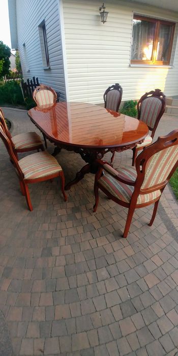 Stół +sześć krzeseł w stylu barokowym