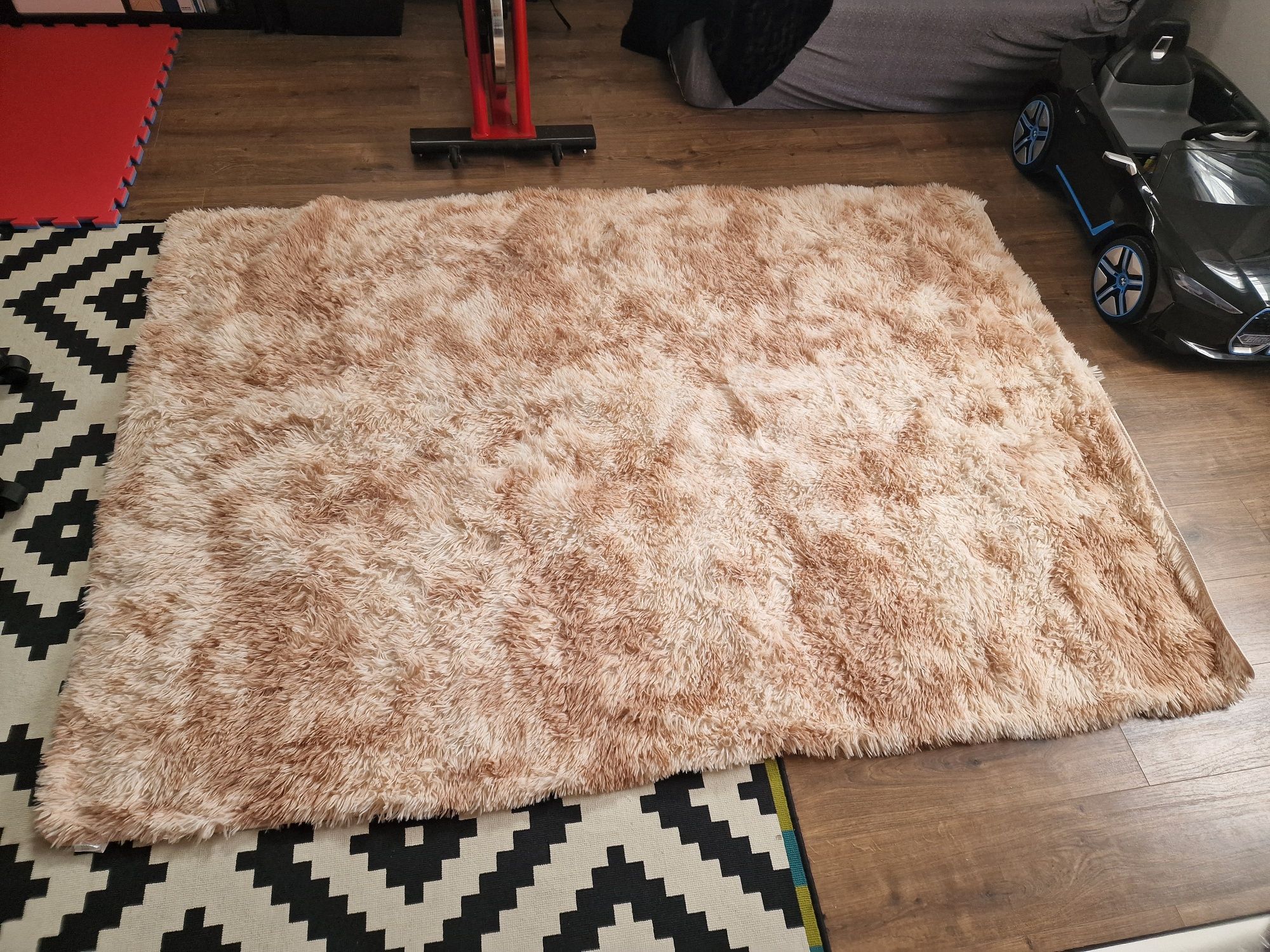 Carpete/tapete pelo curto creme antiderrapante 3.8m²