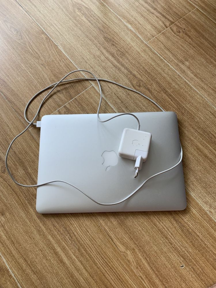 macbook air (13-inch early 2015)