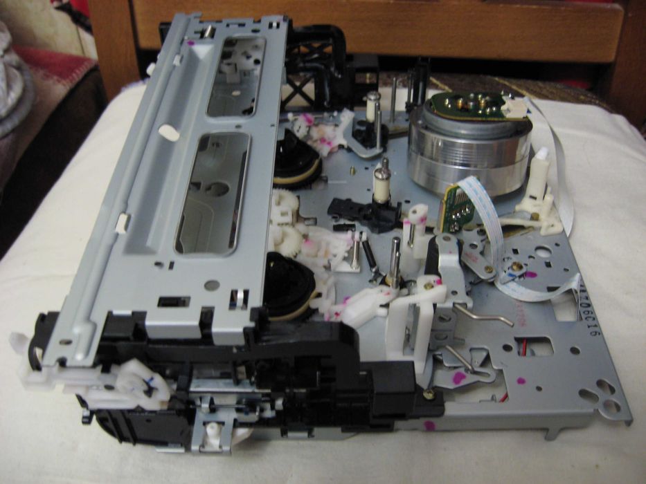 Лентопротяжка с видеомагнитофона