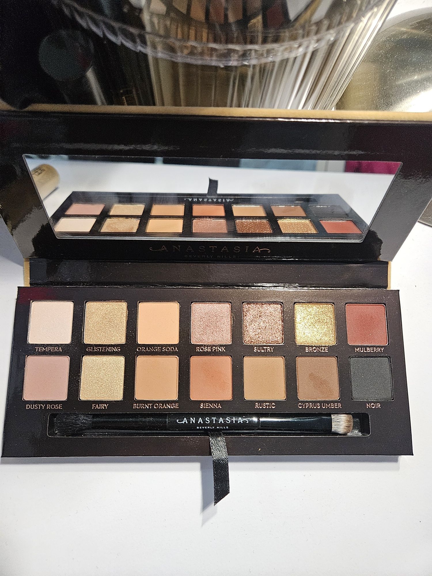Anastasia Beverly Hills/SOFT GLAM/paleta cieni do powiek