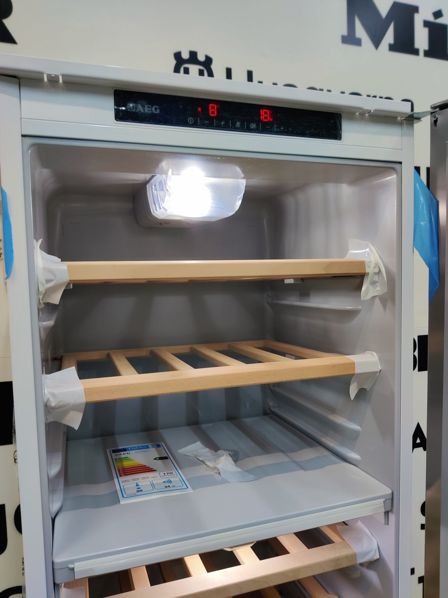Шикарний вбудований шкаф для вина SMEG™. Фасад нерж+скло. Італія!
