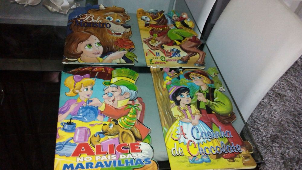 4 livros antigos da colecao tiovivo