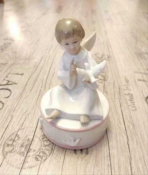 Porcelana com caixa de música Menino ANJO
Original