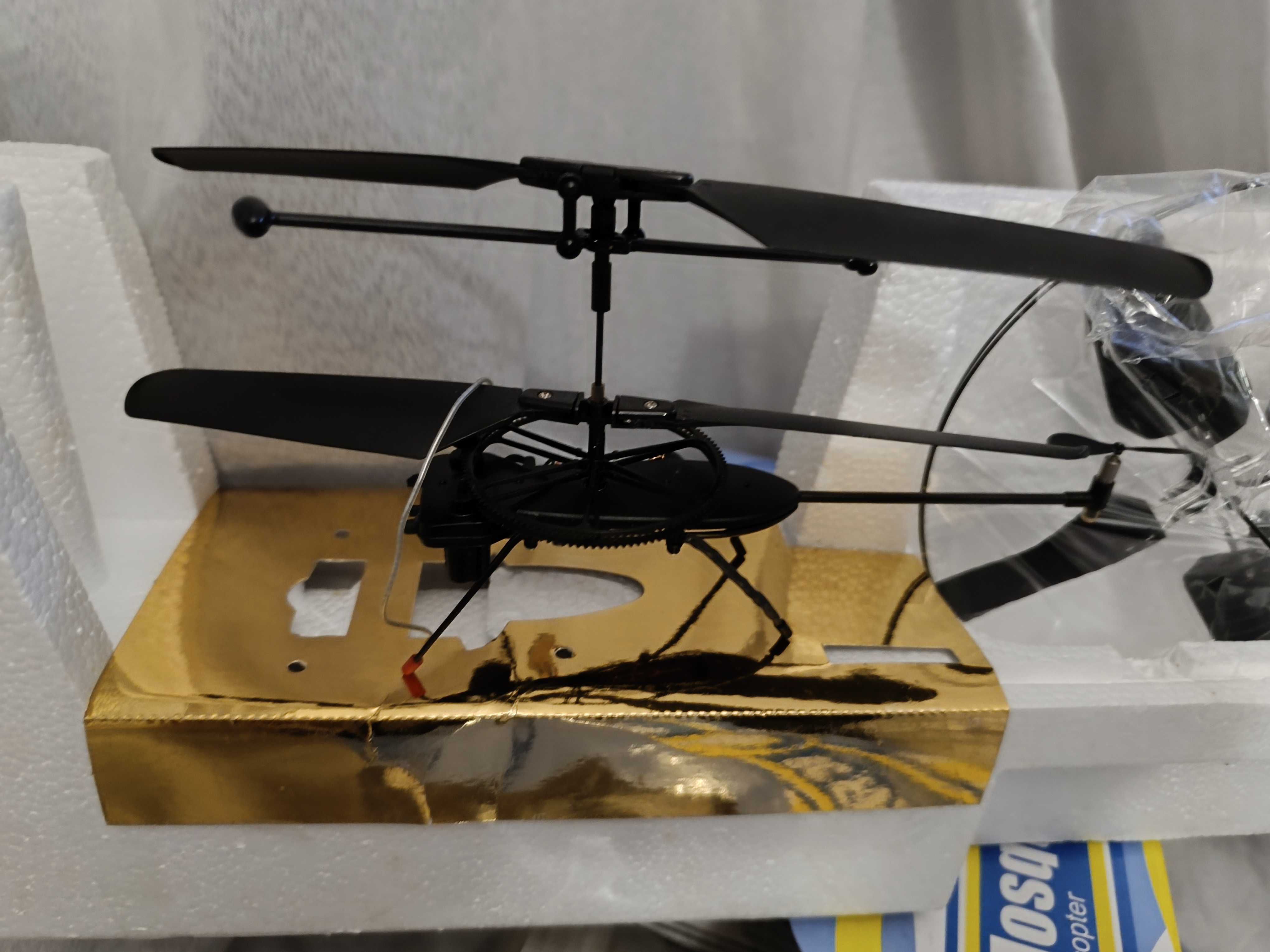 RC Flying Mosquito na caixa