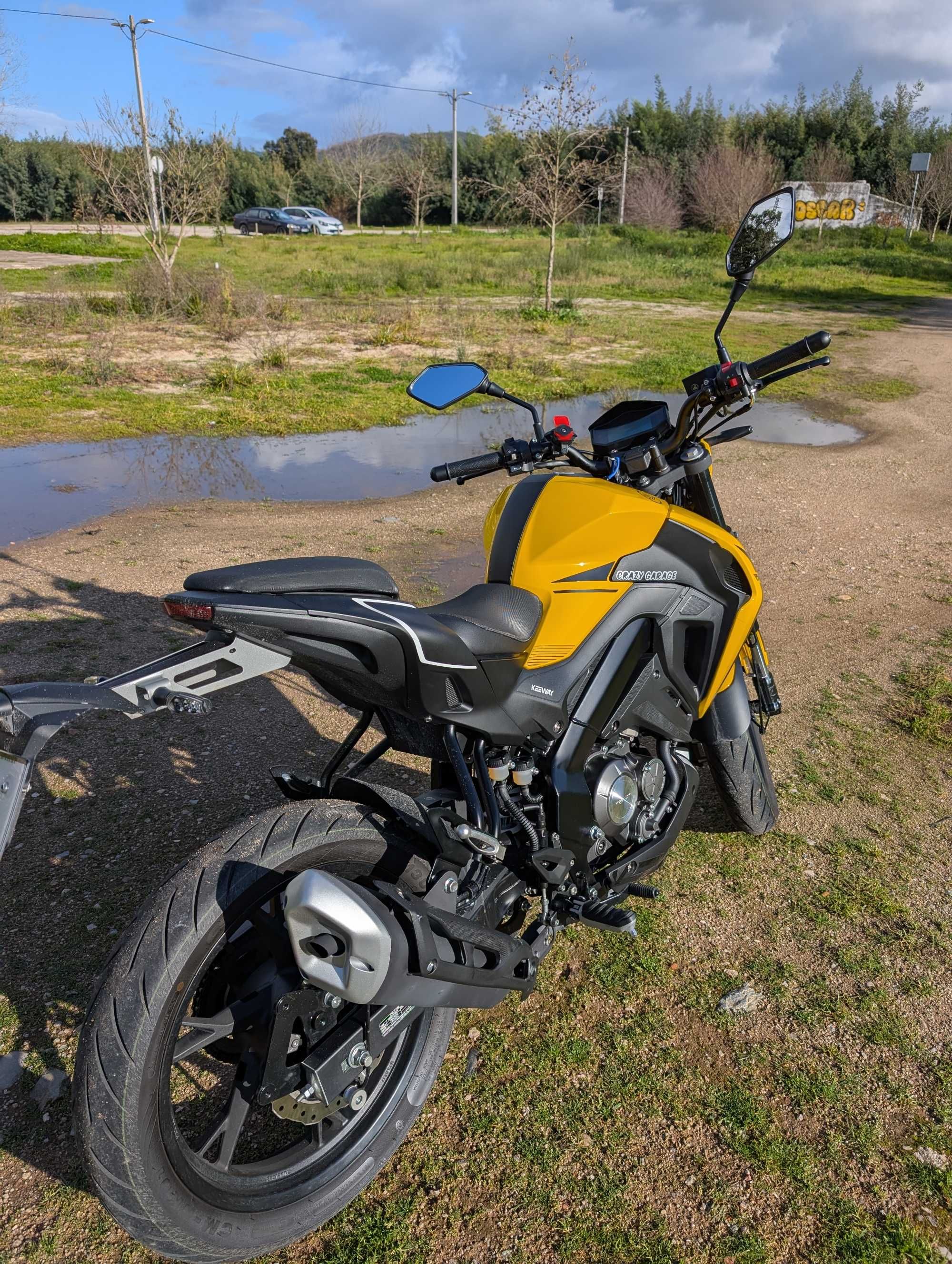 Keeway RKF 125 Amarela