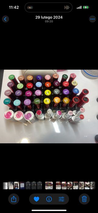 Biurko afinia do manicure z calym osprzetem i 130 hybrydami