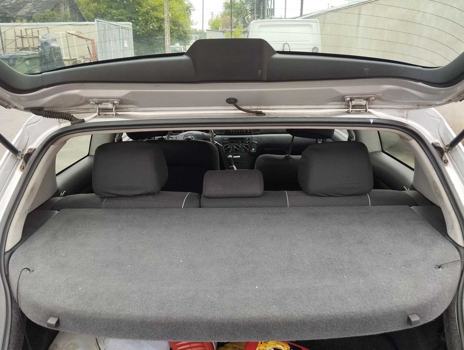 Toyota Corolla E12 1.4VVTi 3D 2002r.Półka bagażnika.