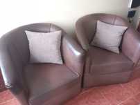 Conjunto de poltronas em pele