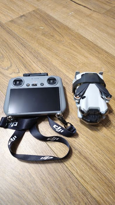 DJI Mini 4 Pro – idealny stan, 7 baterii, kontroler z ekranem
